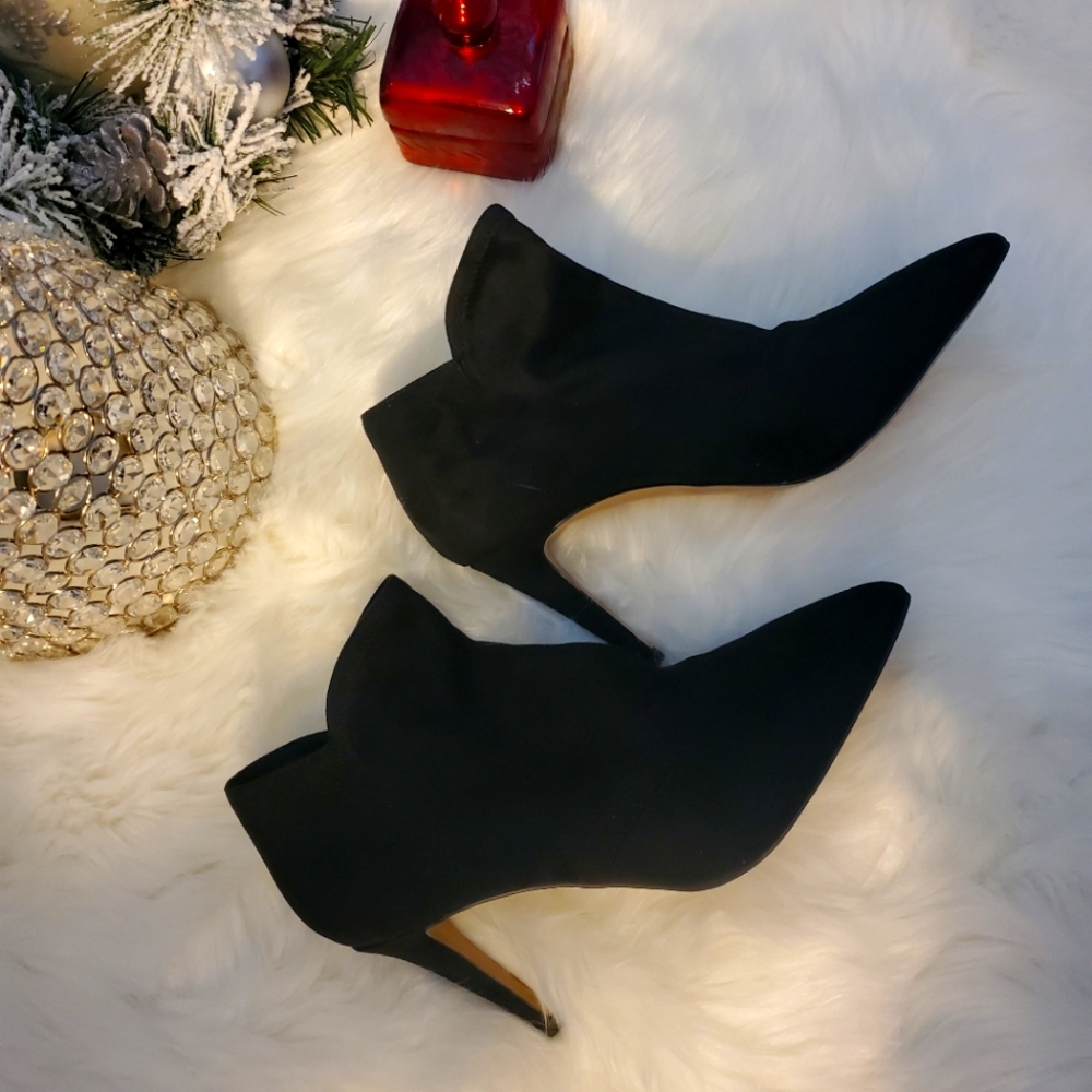 Tahari- Suede Booties